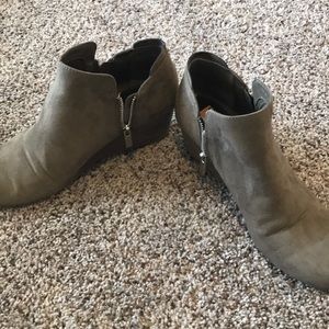 Adorable tan/grey booties